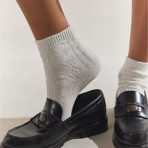 FREE PEOPLE White Ribbed Knit Socks 2 Pairs NWT Cozy Crew One Size Bundle